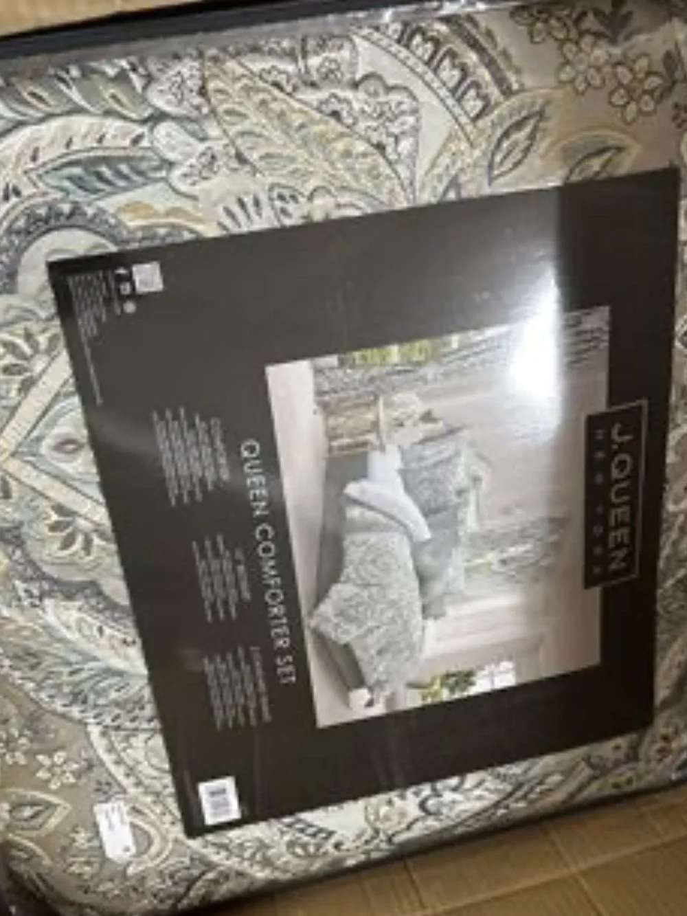 J. Queen New York Nico Comforter Set - Queen NEW